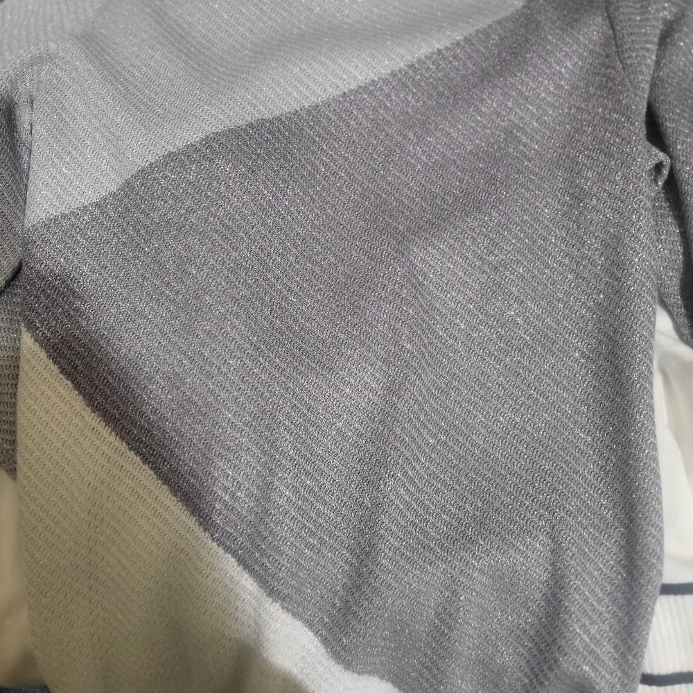 Sweater - Picture 4 of 4